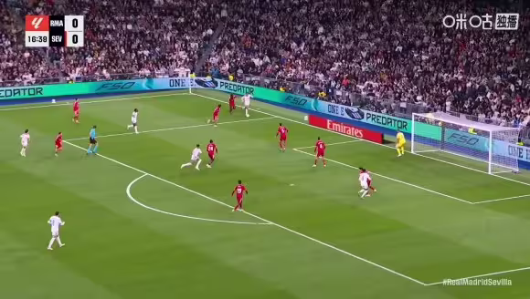 世界波没了😅巴尔韦德弧顶大力抽射，皮球击中姆巴佩弹出【独家看西甲就在咪咕】